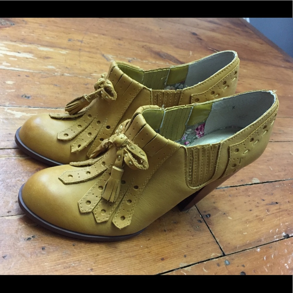 Seychelles Clue bootie size 8